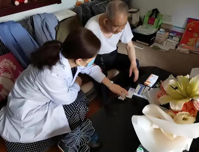 “網(wǎng)約護(hù)士”高收入：?jiǎn)未问召M(fèi)兩三百有人狂攬3000單(圖7)